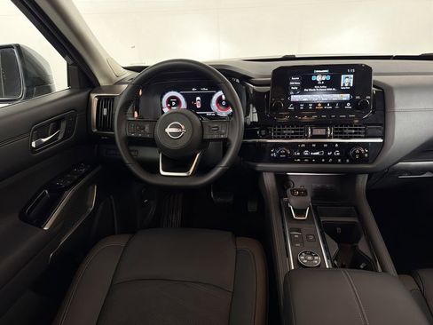 Used 2025 Nissan Pathfinder Platinum w/ Cargo Package image 23