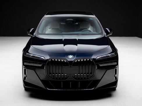 Used 2024 BMW 760i xDrive w/ Executive Package image 6