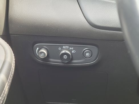 Used 2021 Buick Encore GX Preferred w/ Cold Weather Comfort Package FWD image 11