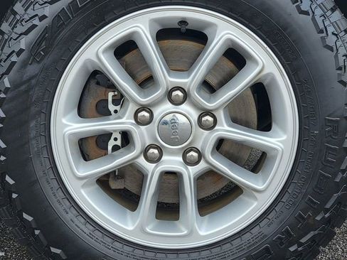 Certified 2018 Jeep Grand Cherokee Laredo image 17