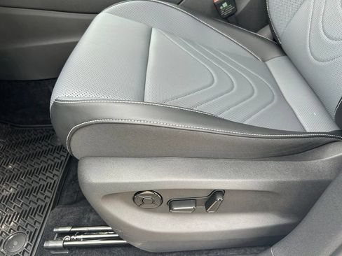 New 2026 Volkswagen Tiguan SE FWD image 47