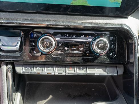 Used 2025 GMC Sierra 1500 AT4 w/ Technology Package AWD/4WD image 23
