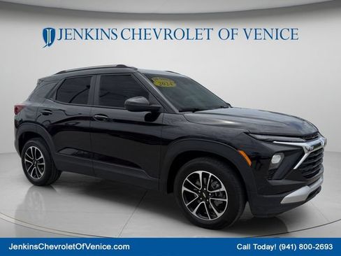 Used 2024 Chevrolet TrailBlazer LT FWD image 1