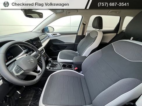New 2025 Volkswagen Taos SE image 2