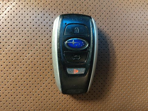 Used 2018 Subaru Outback 3.6R Touring AWD/4WD image 32