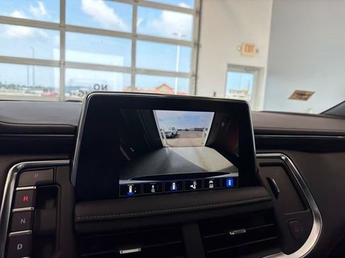 Used 2022 GMC Yukon SLT w/ SLT Premium Package AWD/4WD image 4