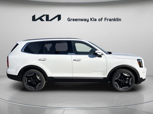 New 2025 Kia Telluride S image 8