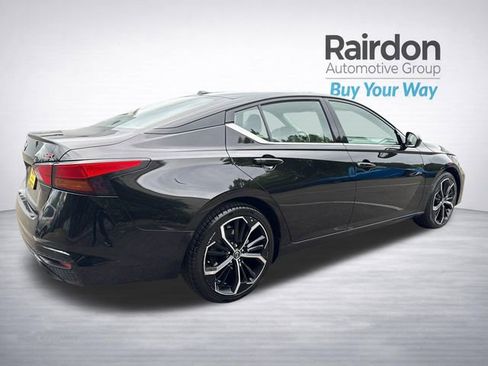Used 2023 Nissan Altima 2.5 SR FWD image 7
