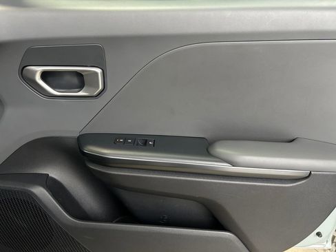 Used 2025 Kia K4 FWD image 26