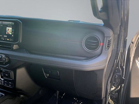 Used 2025 Jeep Wrangler Unlimited Rubicon w/ Convenience Group AWD/4WD image 17