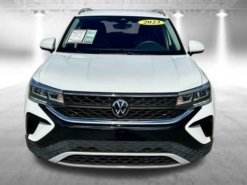 Used 2023 Volkswagen Taos SE w/ Black Wheel Package FWD image 2