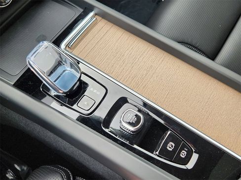 New 2026 Volvo XC60 B5 Ultra w/ Climate Package image 10