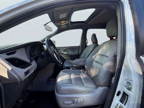 Used 2015 Toyota Sienna XLE image 16