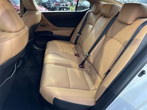Used 2024 Lexus ES 300h w/ Premium Package image 23
