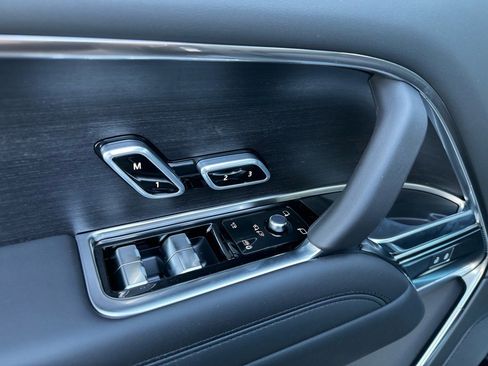 New 2025 Land Rover Range Rover SE image 9
