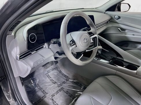 Used 2023 Hyundai Elantra SEL w/ Convenience Package FWD image 9