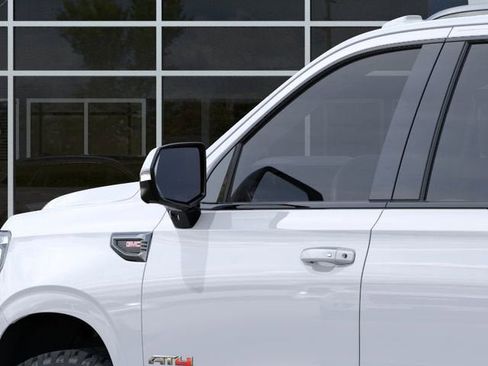New 2026 GMC Yukon XL AT4 AWD/4WD image 12