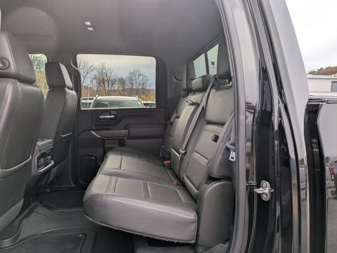 Used 2022 GMC Sierra 3500 Denali w/ Denali Black Diamond Edition image 9