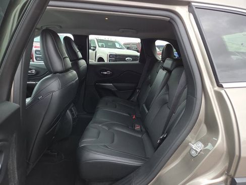 Used 2021 Jeep Cherokee Limited AWD/4WD image 11