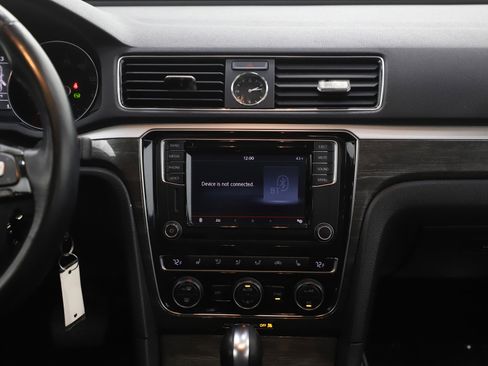 Used 2016 Volkswagen Passat 1.8T SE image 15