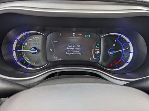 Used 2024 Chrysler Pacifica Limited FWD image 30