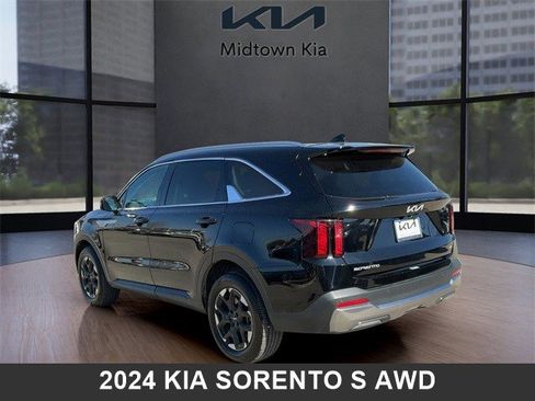 Used 2024 Kia Sorento S w/ Panoramic Sunroof Package image 5