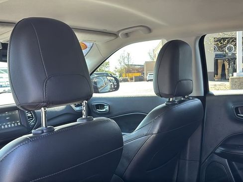 Used 2020 Jeep Compass Latitude w/ Cold Weather Group AWD/4WD image 32