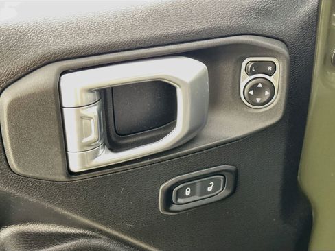 Used 2021 Jeep Gladiator Mojave AWD/4WD image 18