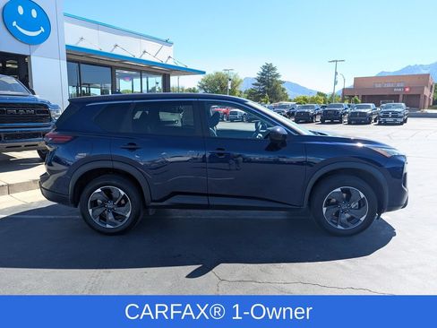 Used 2025 Nissan Rogue SV AWD/4WD image 2