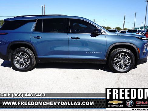 New 2026 Chevrolet Traverse LT w/ Driver Confidence Package image 8