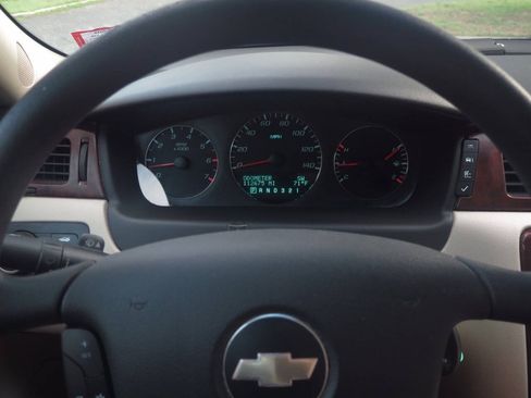 Used 2009 Chevrolet Impala LT FWD image 8