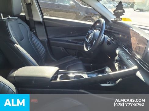 Used 2024 Hyundai Elantra Limited image 16