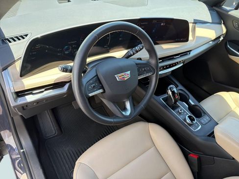 Certified 2024 Cadillac XT4 Luxury FWD image 3