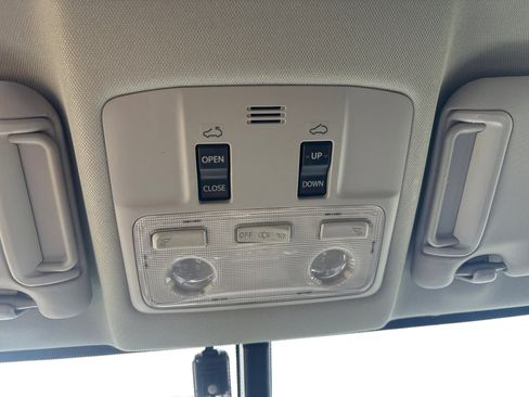 Used 2015 Toyota RAV4 Limited image 18