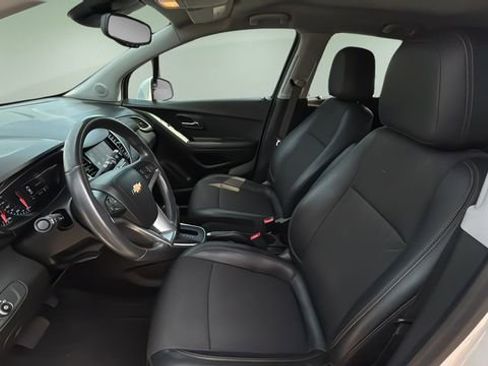 Used 2022 Chevrolet Trax LT w/ Driver Confidence Package image 18