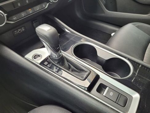 Used 2024 Nissan Altima 2.5 SV image 12