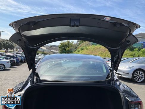 Used 2023 Tesla Model 3 Standard Range image 9