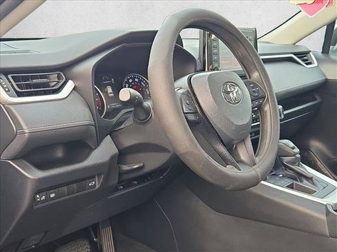 Used 2021 Toyota RAV4 XLE w/ Convenience Package FWD image 6