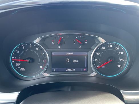 Used 2023 Chevrolet Traverse LT w/ Rear Camera Mirror Package image 14