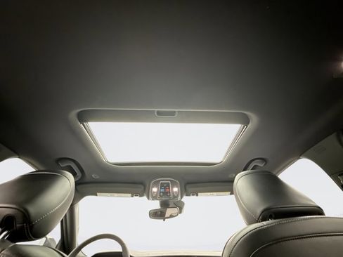 Used 2023 Jeep Grand Cherokee L Laredo image 17