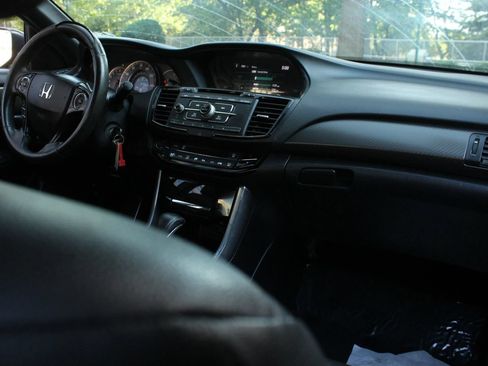 Used 2017 Honda Accord Sport Special Edition image 24