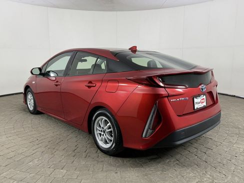 Used 2018 Toyota Prius Prime Premium image 5