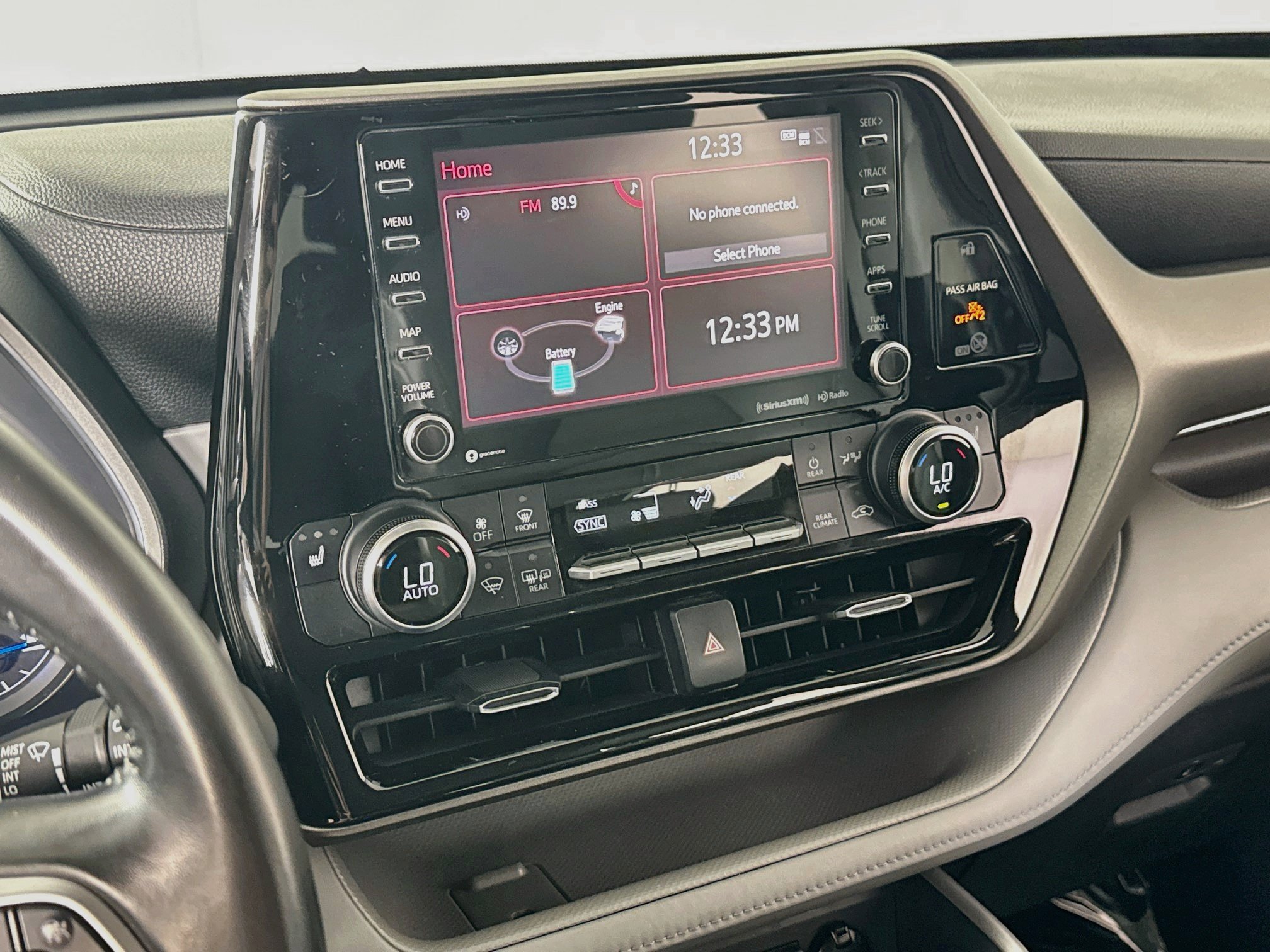 Used 2020 Toyota Highlander XLE AWD/4WD image 16