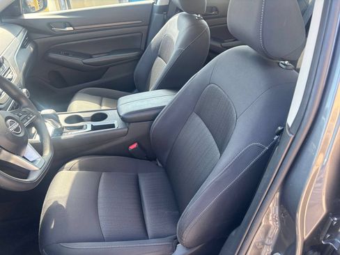 Used 2025 Nissan Altima 2.5 SV FWD image 35
