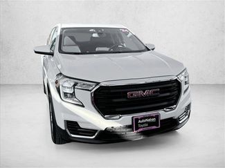 Used 2024 GMC Terrain SLE video 3