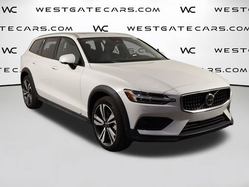 Used 2026 Volvo V60 B5 Cross Country Plus AWD/4WD image 41