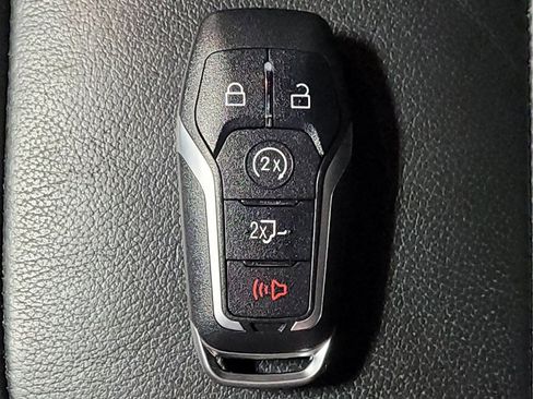 Used 2017 Ford Explorer XLT w/ Equipment Group 202A AWD/4WD image 32