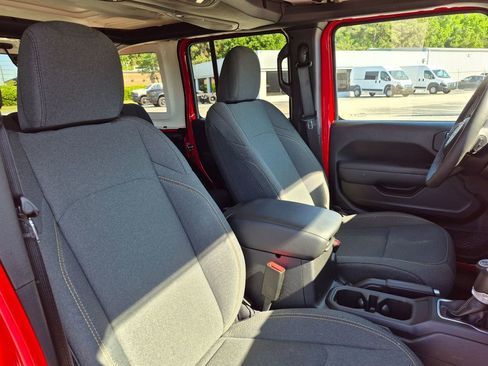 Used 2025 Jeep Wrangler Unlimited Sport AWD/4WD image 29