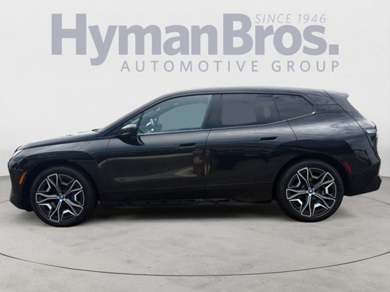 Used 2024 BMW iX xDrive50 w/ Sport Package AWD/4WD image 6