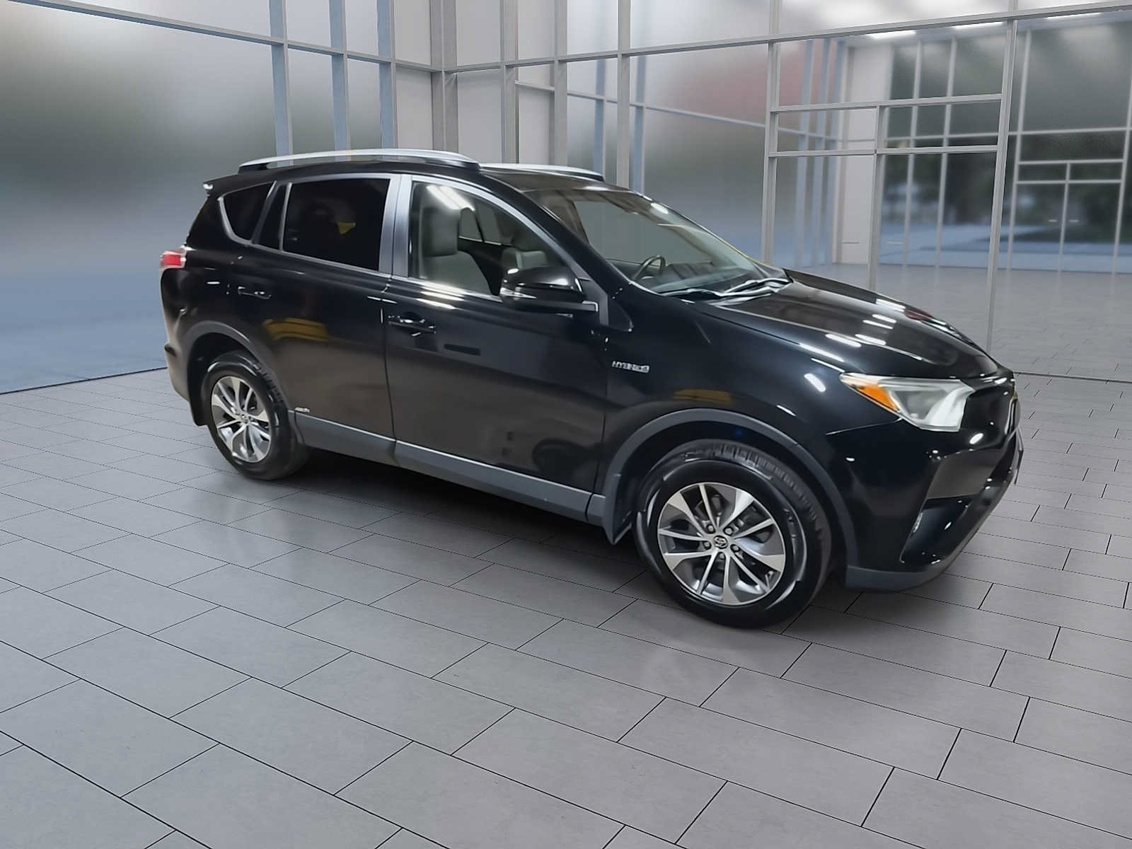 Certified 2016 Toyota RAV4 XLE AWD/4WD image 2